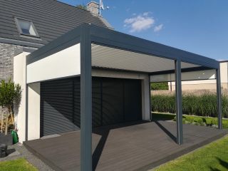 Pergola lamelowa ze screenami i oświetleniem - czego więcej chcieć?