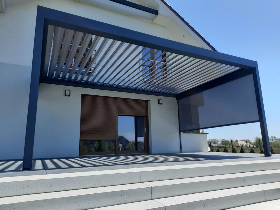 Pergola Bioclimatic z zabudową boczną - realizacja