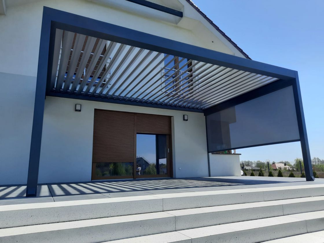 Pergola Bioclimatic z zabudową boczną - realizacja