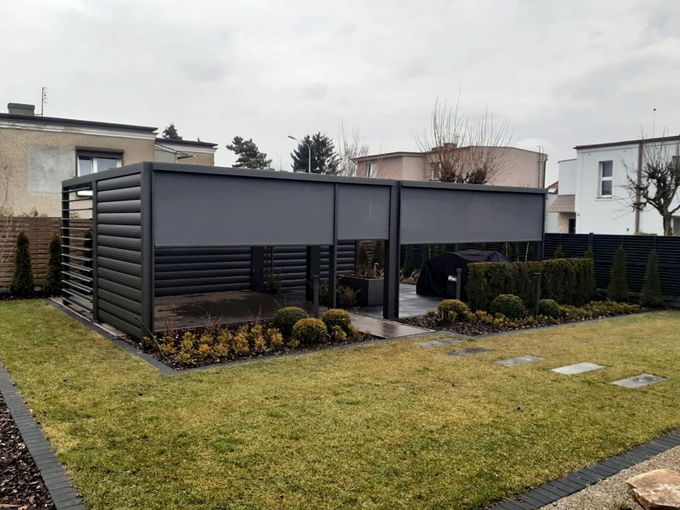 Pergola SB 400 z dodatkowymi osłonami bocznymi