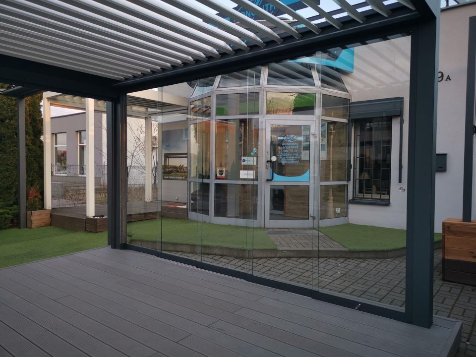 Zabudowa boczna - szyby bezramowe